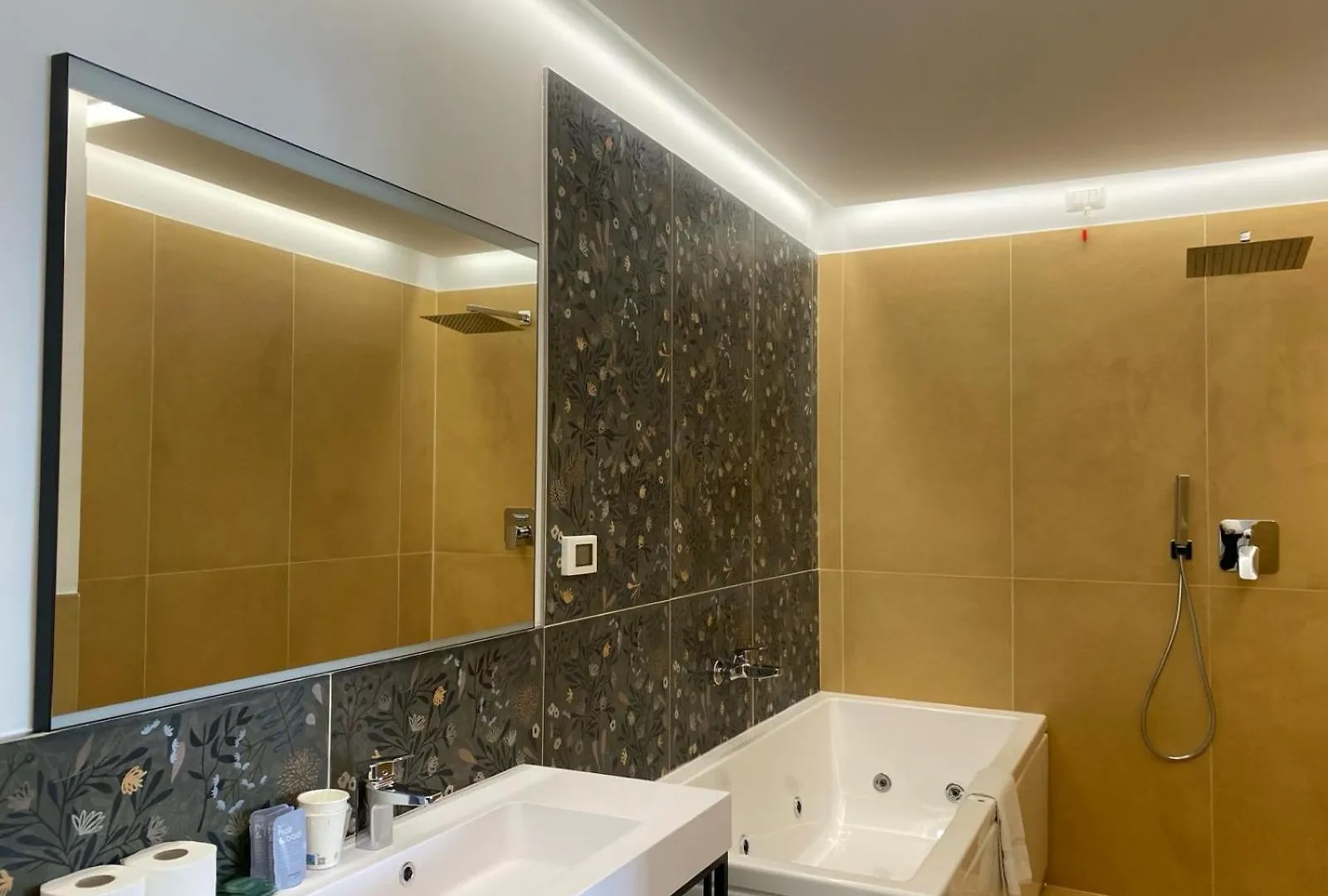 Oasi Village Hotel Milano 3*,