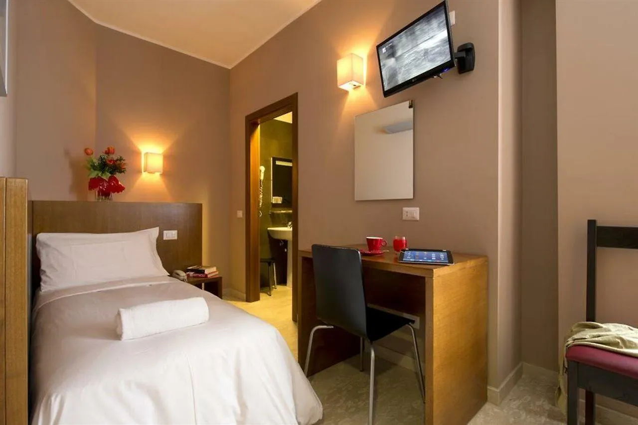 Oasi Village Hotel Milán 3*,